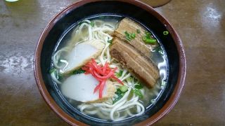 ひめゆりの塔の前にあります！