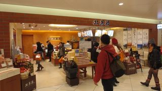 試食のシュークリームを思わず