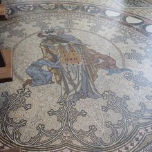 床モザイクも必見・この部分だと思いますが８１８没のヒルデルト