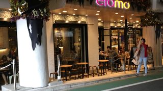 駅前のおしゃれ空間