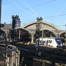 ケルン駅のすぐ隣です