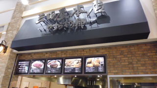 アウトレット内でお肉