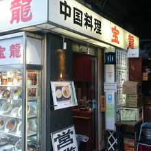 有楽町のカード下です。