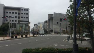 交差点のクランクが城下の名残です。