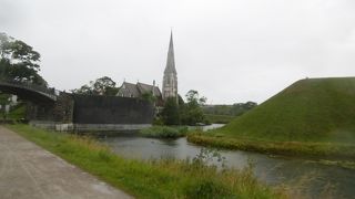 カステレット要塞の南口の手前にある公園