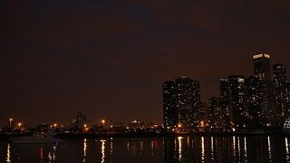 ミシガン湖と摩天楼を望める複合商業施設