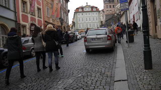 旧市街広場からプラハ城まで続く道