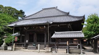 歴史のありそうな寺院
