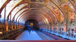 絢爛豪華な博物館