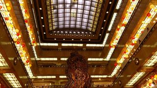 本館は中央の吹き抜けが、クラッシックで超豪華！