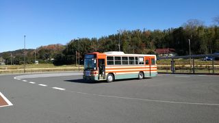 路線バスはかなり苦労しているようです。市原湖畔美術館を通る市原鶴舞バスターミナル発着の路線は土日は全便運休となりました