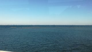 休憩所のためのパーキングエリアがかえって渋滞の原因になっているようです