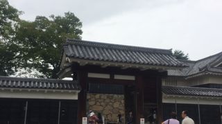 松本城の入場口です。