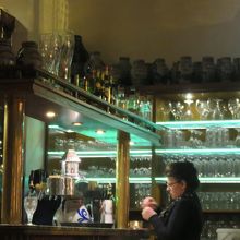 この時の店員さんはこの女性と若い男性のみでした