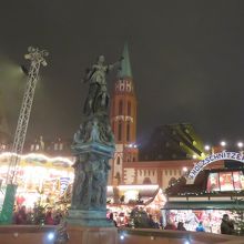 女神像もかすみがち・・・