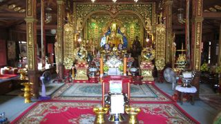 本堂に入れました