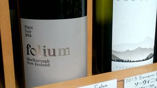 ワイン売り場は地下にあります