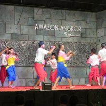 アプサラダンスショー鑑賞しています