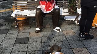 可愛らしい銅像