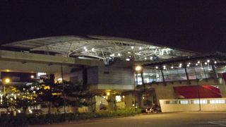 きれいで機能的な駅