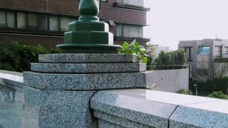 西郷山公園横にある陸橋