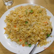 チャーハンは小学生２人でも食べきれない量です