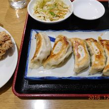 餃子ラーメン定食の餃子