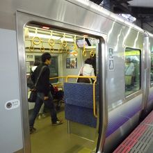 ２列・１列の座席配置