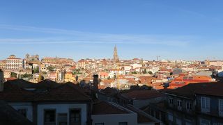 世界遺産です！ドロウ川沿いの丘に広がる美しい港町です！