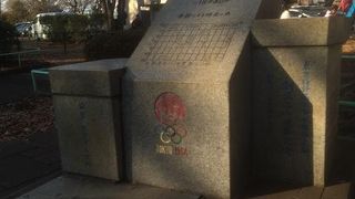 噴水や体育館やテニスコートやアスレチックなどあるけれど…私のお勧めは「日時計」です。