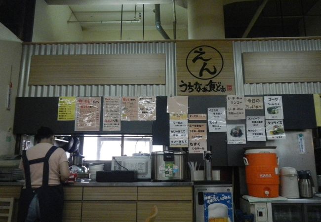 牧志公設市場の２階の食堂