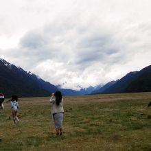 Ｕ字型に削れた氷河の爪痕