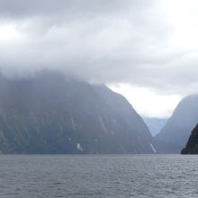 マイターピークは雲の中