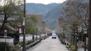 残念ながら工事中で塀が見えない