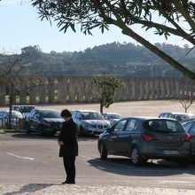 駐車場のそばにあります！