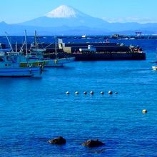 真名瀬漁港 から望む　　　　　　　　富士山, 名島