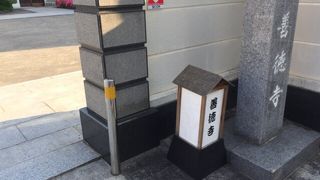 急勾配な瓦屋根