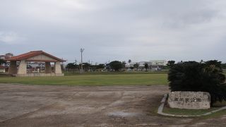 石垣港から海岸沿いに