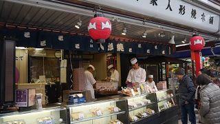 浅草と言えば雷おこしか人形焼き