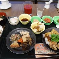 郷土料理満載の朝食バイキング