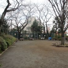 入口に喫煙所 By ぷーちゃん 駒込公園のクチコミ フォートラベル 入口に喫煙所 By ぷーちゃん 駒込公園のクチコミ フォートラベル