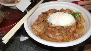 食堂が早く閉まるのでぶた丼を夕食に食べました