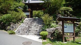 古き良き鎌倉をガイド付きで見学する寺院