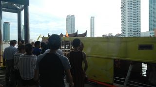 乗り場がいくつかに分かれいる