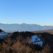 平沢峠駐車場から徒歩5分、八ヶ岳の眺めが絶景です。