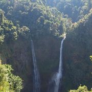 ラオスで最大落差の滝