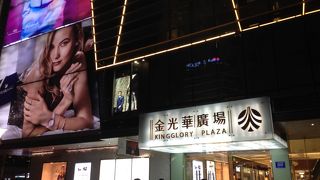 地鉄直結、香港のショッピングモールと比べると…