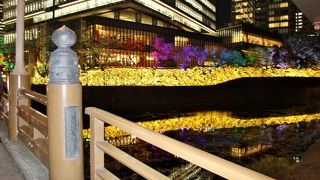 東京ガーデンテラス紀尾井町のイルミネーションが綺麗に見られます