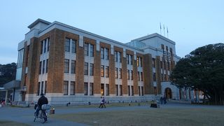 なかなか見事な建物です