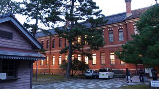 風格ある赤レンガ造りの建物です